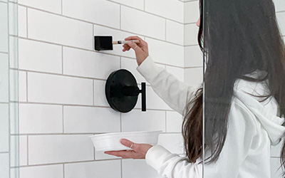 Sealing tile gap